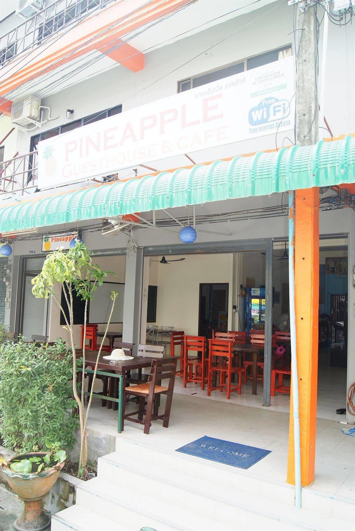 Pineapple Guesthouse Phuket Exterior foto