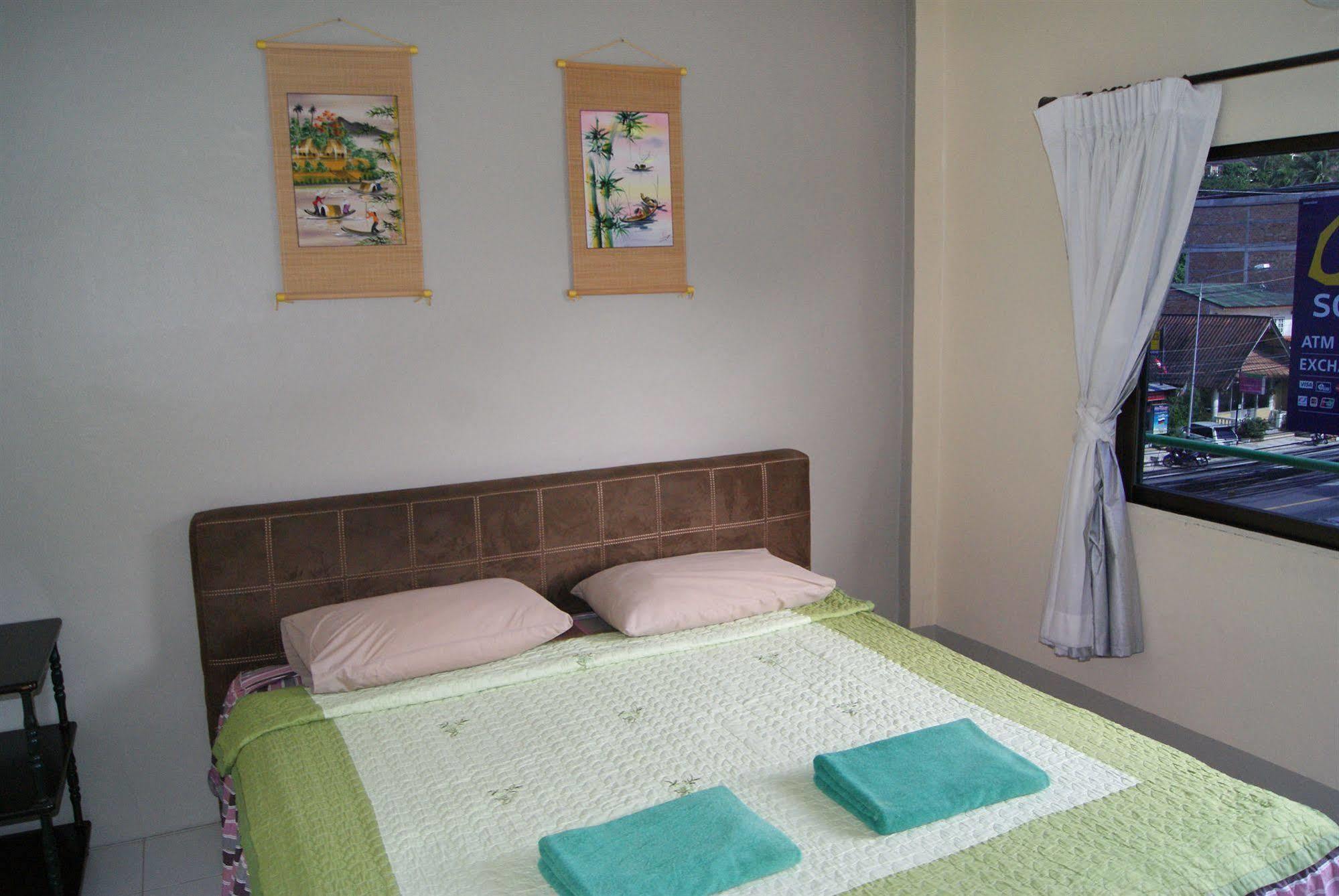Pineapple Guesthouse Phuket Exterior foto