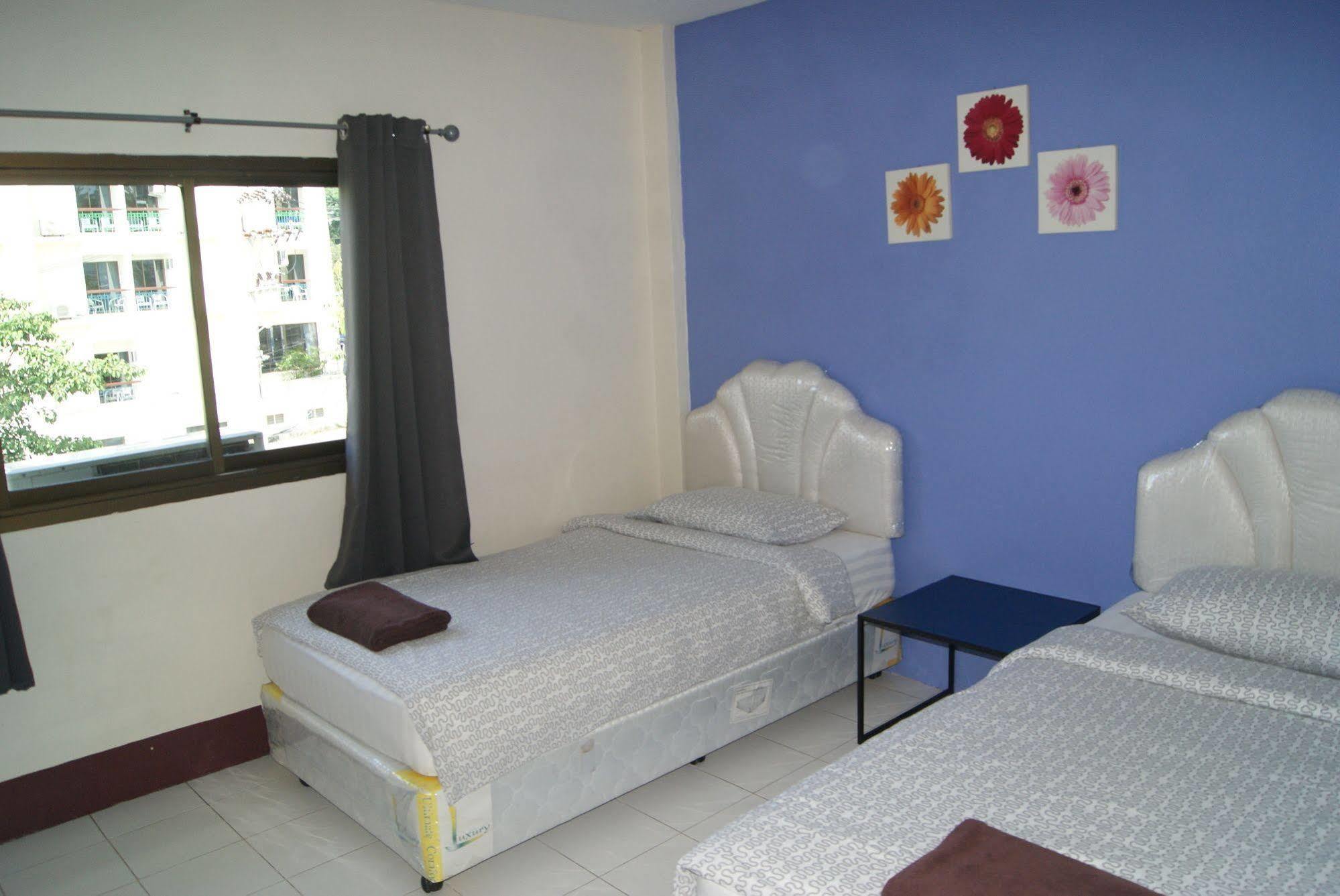 Pineapple Guesthouse Phuket Exterior foto