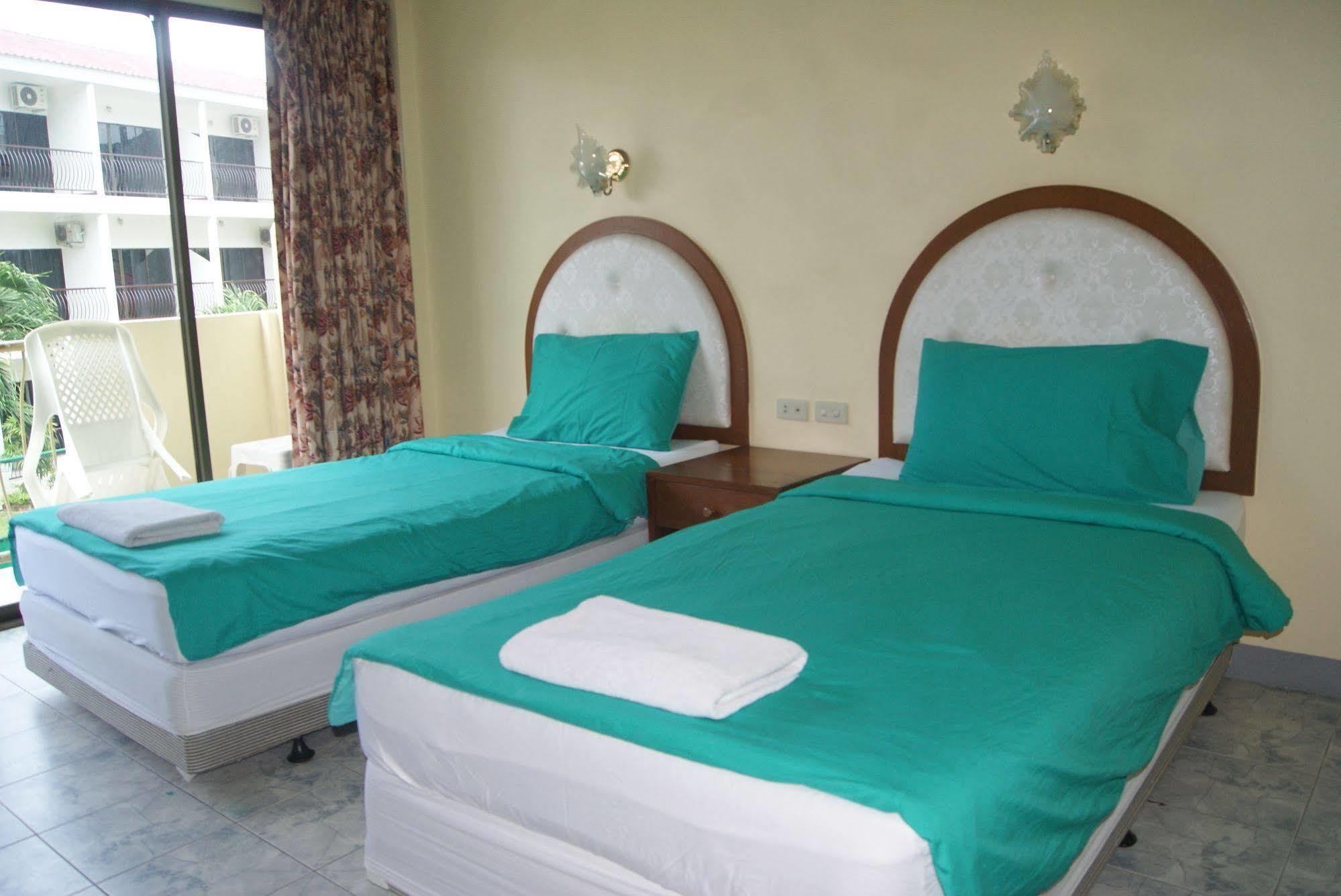 Pineapple Guesthouse Phuket Exterior foto