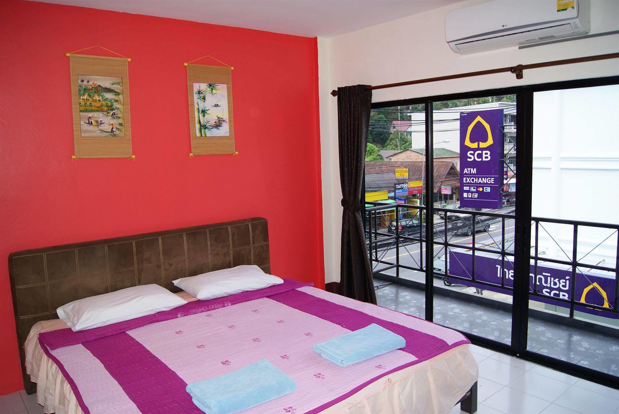 Pineapple Guesthouse Phuket Exterior foto