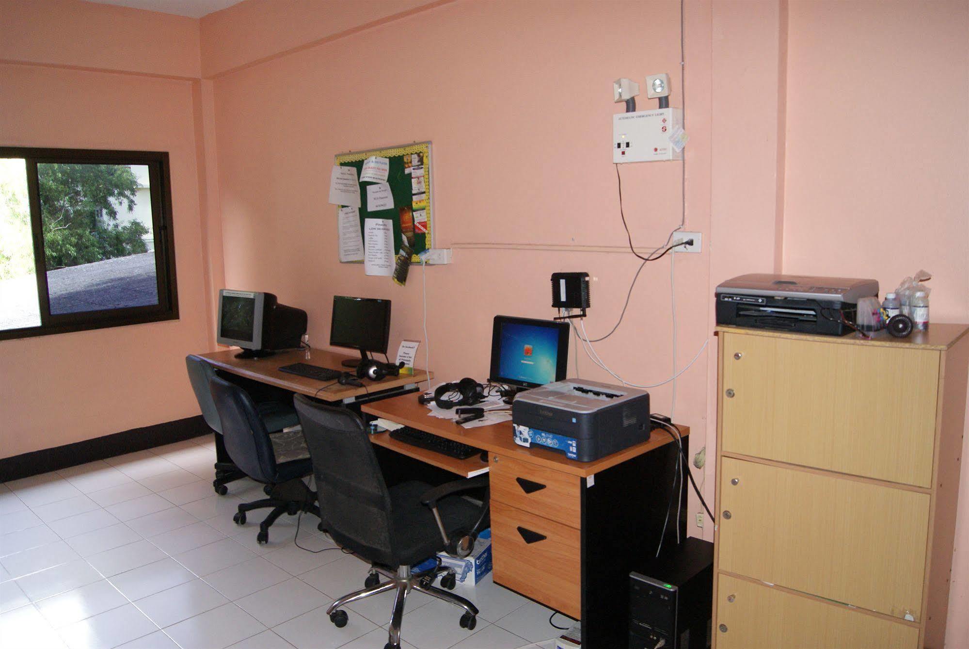 Pineapple Guesthouse Phuket Exterior foto